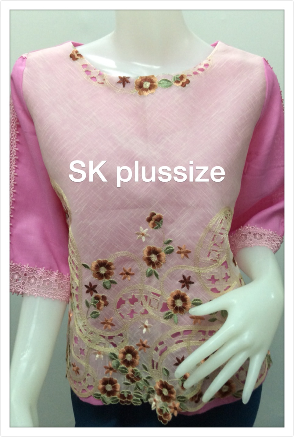 เสื้อลินิน สีชมพู แต่งผ้าแก้วปักฉลุ รอบอก 44 นิ้ว