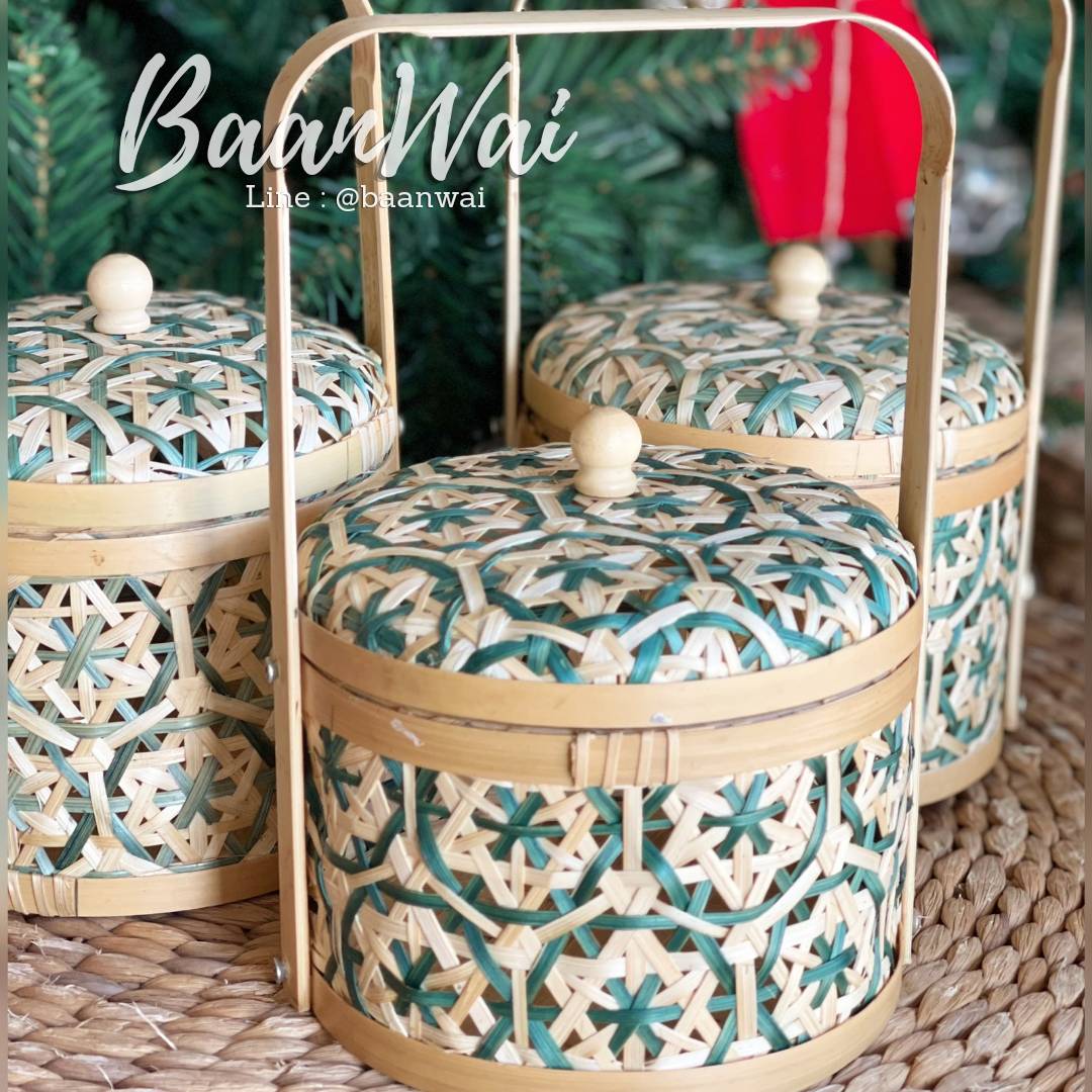 ปิ่นโต ลายพิกุล สีเขียวอ่อน
