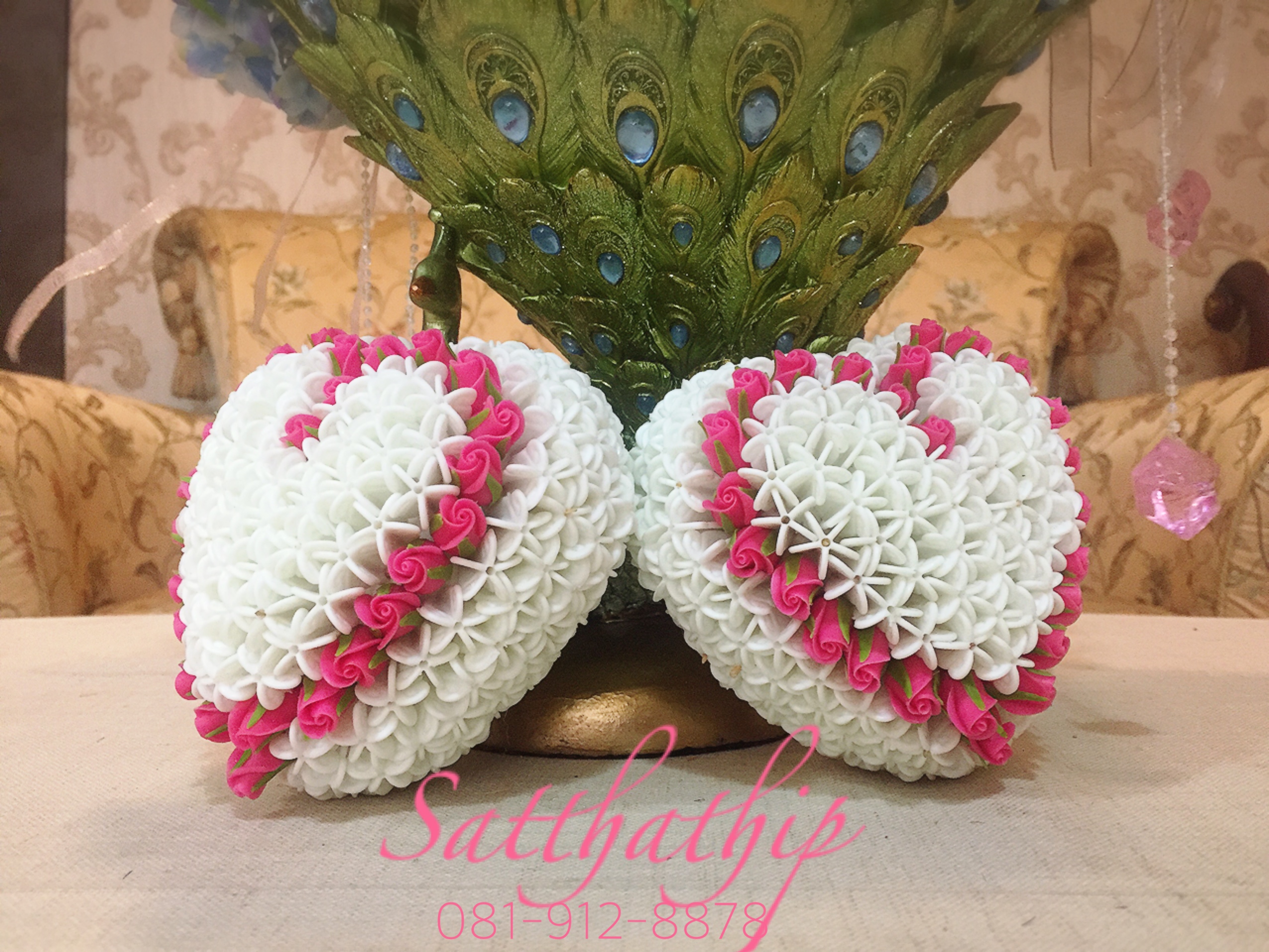 หัวใจดอกรักประดิษฐ์ (ปักดอกกุหลาบ ประดิษฐ์จากดิน)/ พานรับน้ำสังข์รูปหัวใจ/ พานรองแหวนหมั้น – ของชำร่วยงานแต่งงาน - Wedding souvenirs