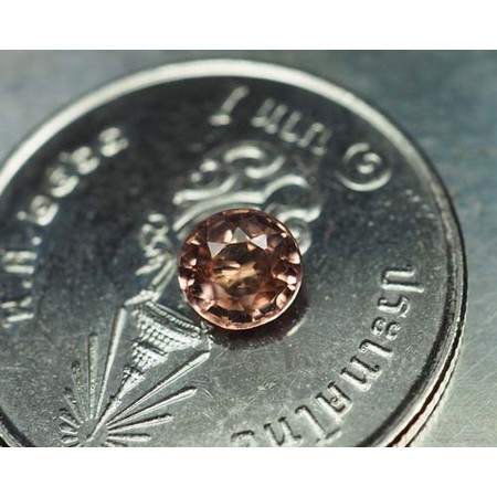 พลอยเพทายดิบ (Zircon) 0.55 กะรัต