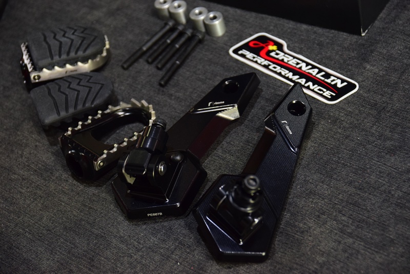 Rizoma พักเท้าคนขี่ สำหรับ X-ADV750 2021+