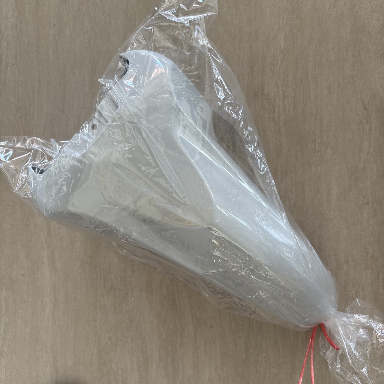 ของหลุด - บังโคลนหน้า A สีขาว 61100-K3F-T00ZE รุ่น All New Honda Wave125 2025