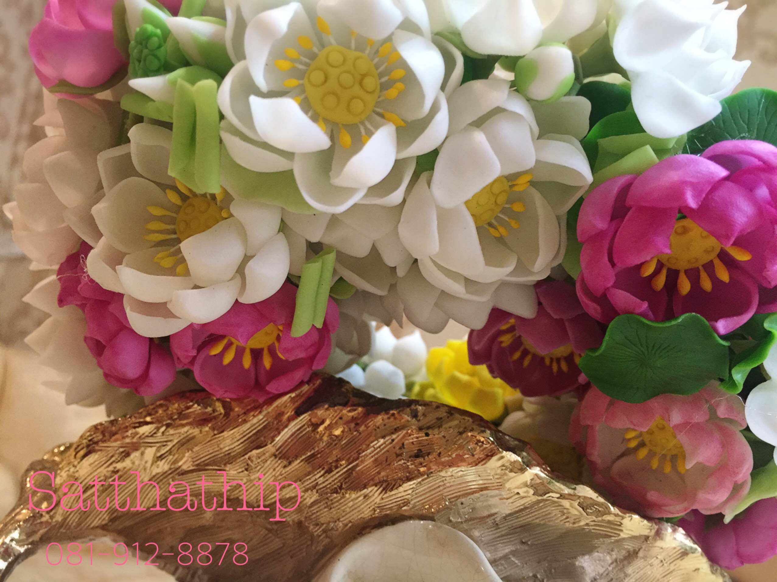 พวงมาลัยดอกบัวหลวง ประดิษฐ์จากดิน - Lotus garland