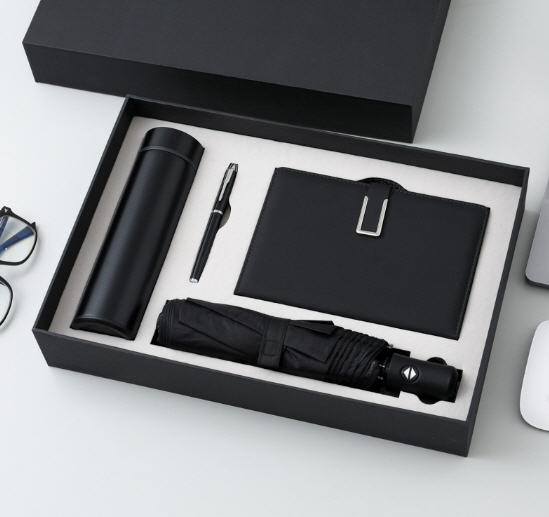 ชุดของขวัญปีใหม่,ชุดสมุด+ปากกา+ร่ม+กระบอกน้ำ,ของขวัญปีใหม่สกรีนโลโก้