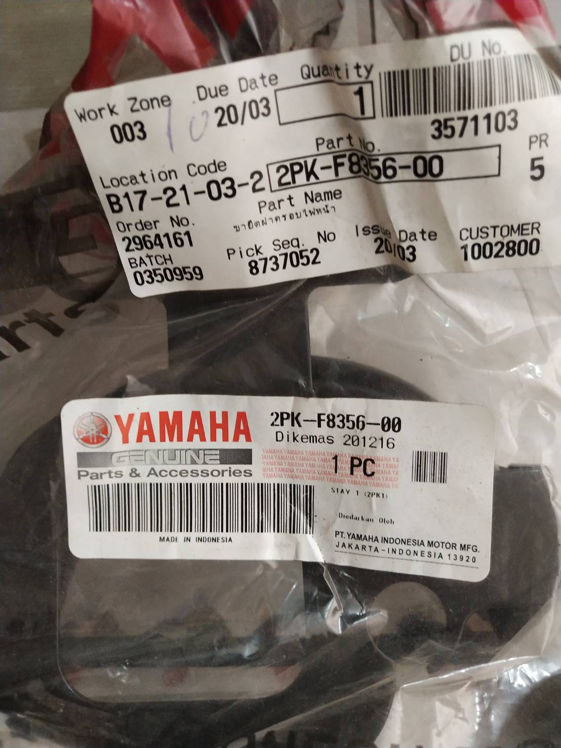 2PK-F8356-00 ขายึดฝาครอบไฟหน้า R15 ปี 2014-2016 YZF-R15 อะไหล่แท้ YAMAHA