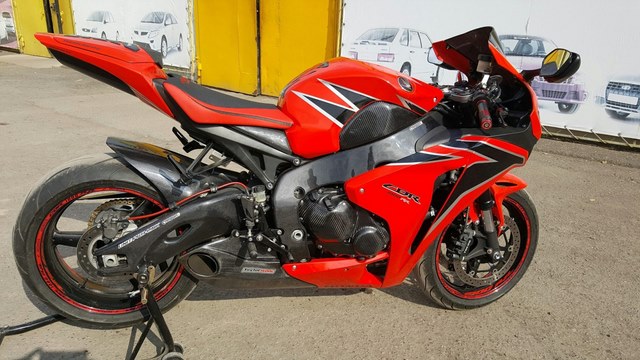 Carbon2Race ครอบสวิงอาร์มคาร์บอน สำหรับ CBR1000RR 17+