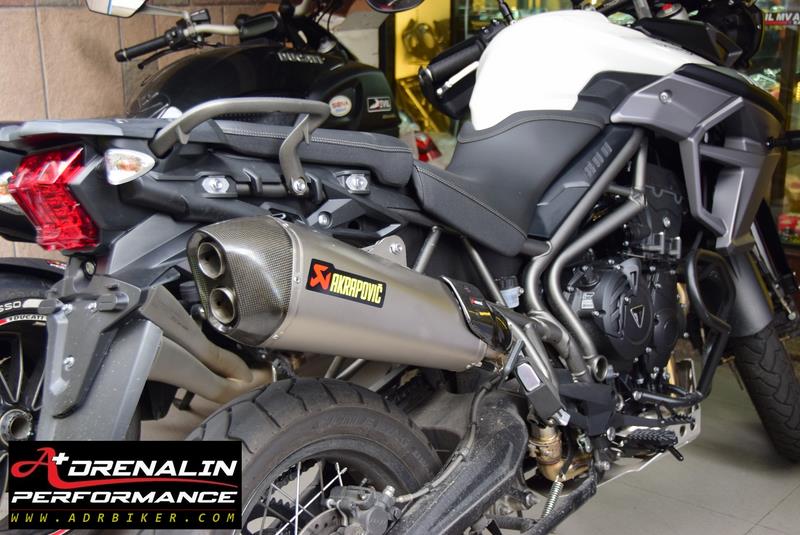 ท่อ Akrapovic Titanium Slip-on สำหรับ Triumph Tiger800/800XC (For Exhibition only)