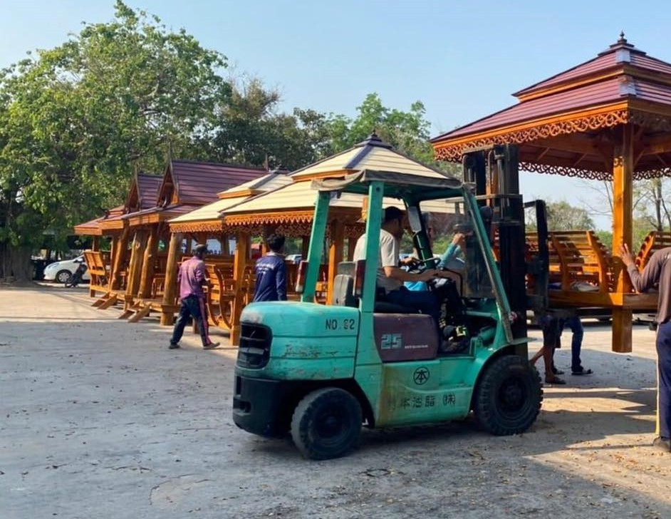 ( รหัส E1-เงา ) ศาลาไม้สัก เสาเหลี่ยมเอียง สีเงา คาตาล / นาด 2.30x2.30x3.00 เมตร