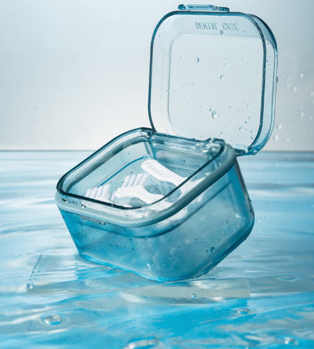 กล่องใส่ฟันปลอม,กล่องเก็บฟันปลอม,กล่องใส่รีเทนเนอร์,กล่องเก็บรีเทนเนอร์,สกรีนโลโก้