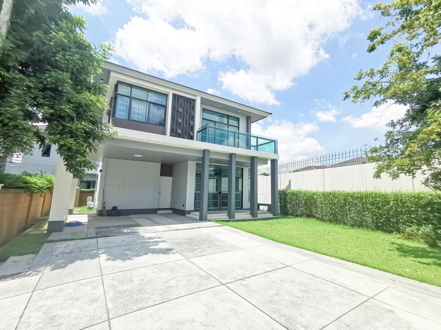 Setthasiri Pattanakarn House For Rent