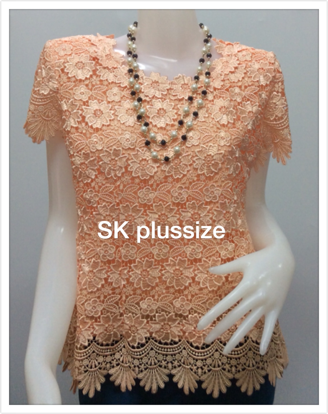 เสื้อลูกไม้ สีส้ม แขนสั้น รอบอก 44 นิ้ว