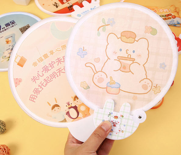 พัดของแจก,พัดสกรีนโลโก้