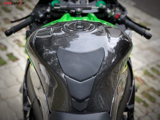 Carbon2Race คาร์บอนครอบถังชิ้นเต็ม (full tank cover) สำหรับ ZX10R 16+