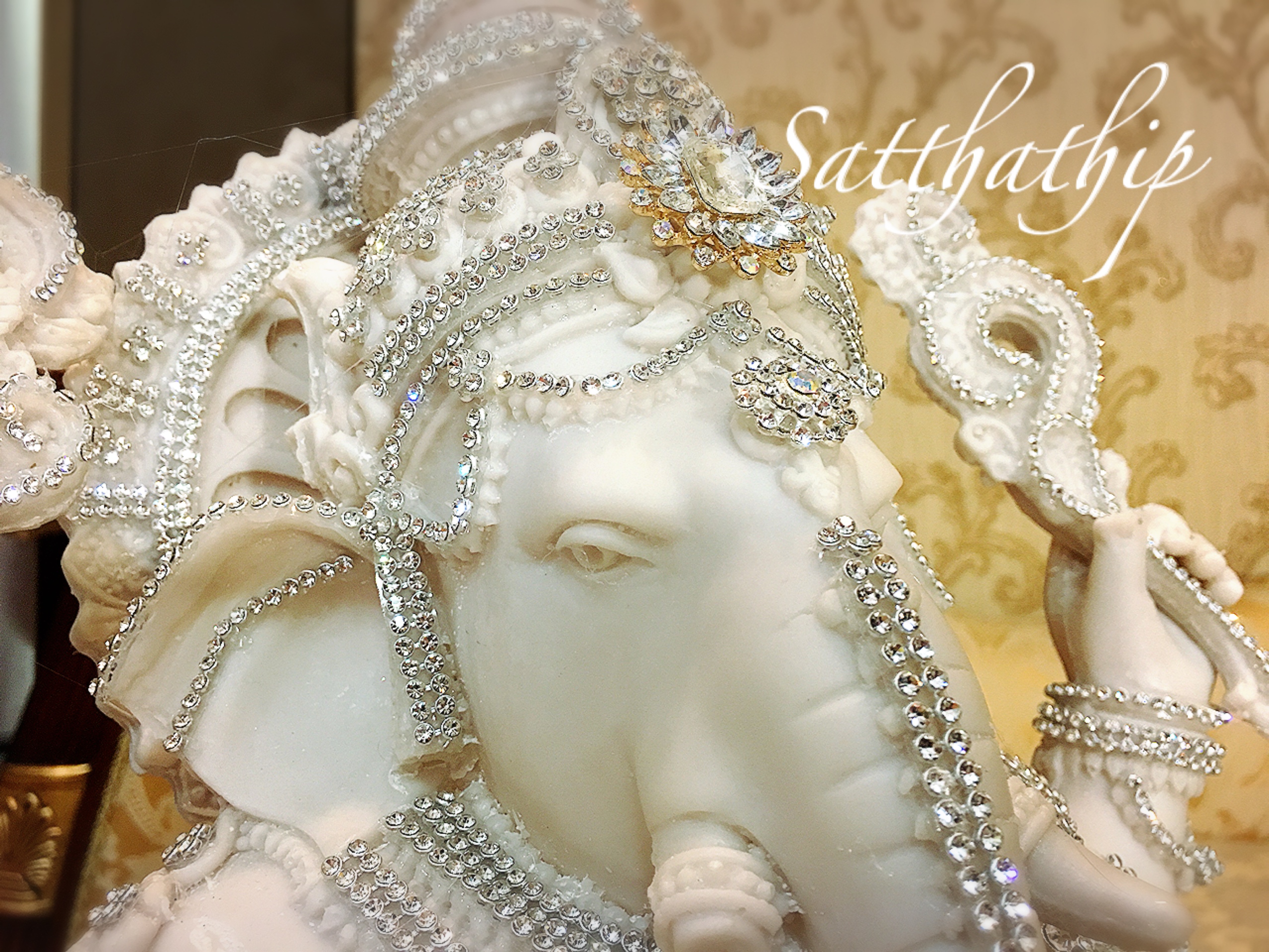 พระพิฆเนศ ปางสัมปทายะคเณศ (เรซิ่น แต่งองค์) - Ganesha: Lord of Success