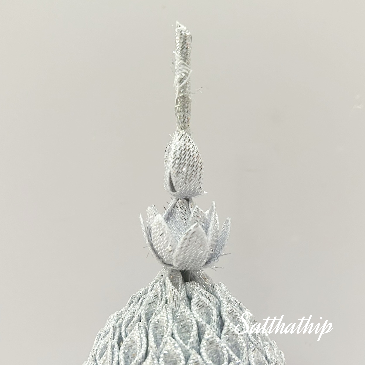 พานพุ่ม - พานพุ่มผ้าสีเงิน - พานพุ่มสีเงิน- พานพุ่มสักการะสีเงิน