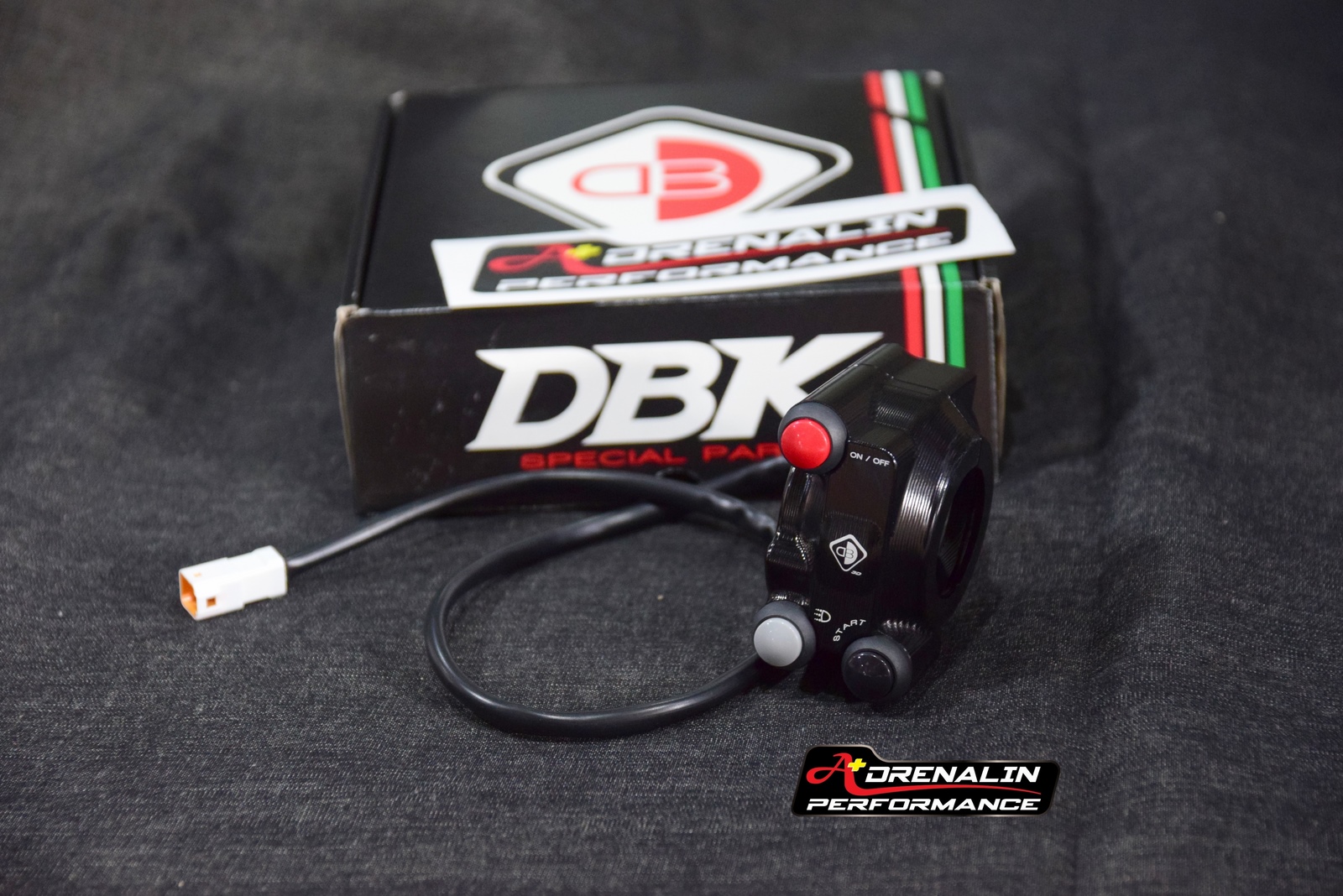 Ducabike ครอบประกับ+ สวิทช์ แผงควบ ฝั่งขวา เบรค สำหรับ Panigale V2 ตรงรุ่นไม่ต้องแปลง