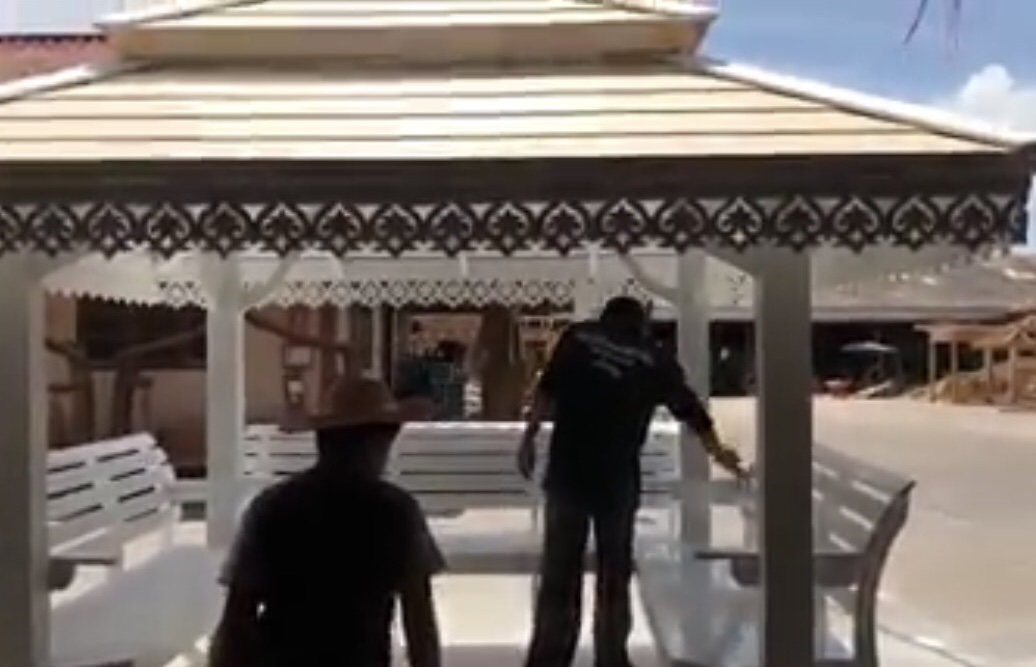 ( รหัส E2-G ) ศาลา ไม้สักสีเงา เสากลมเอียง อโยธยา หลังคาทรงไทยสีน้ำตาล / ขนาด 2.40x2.40x3.00 เมตร