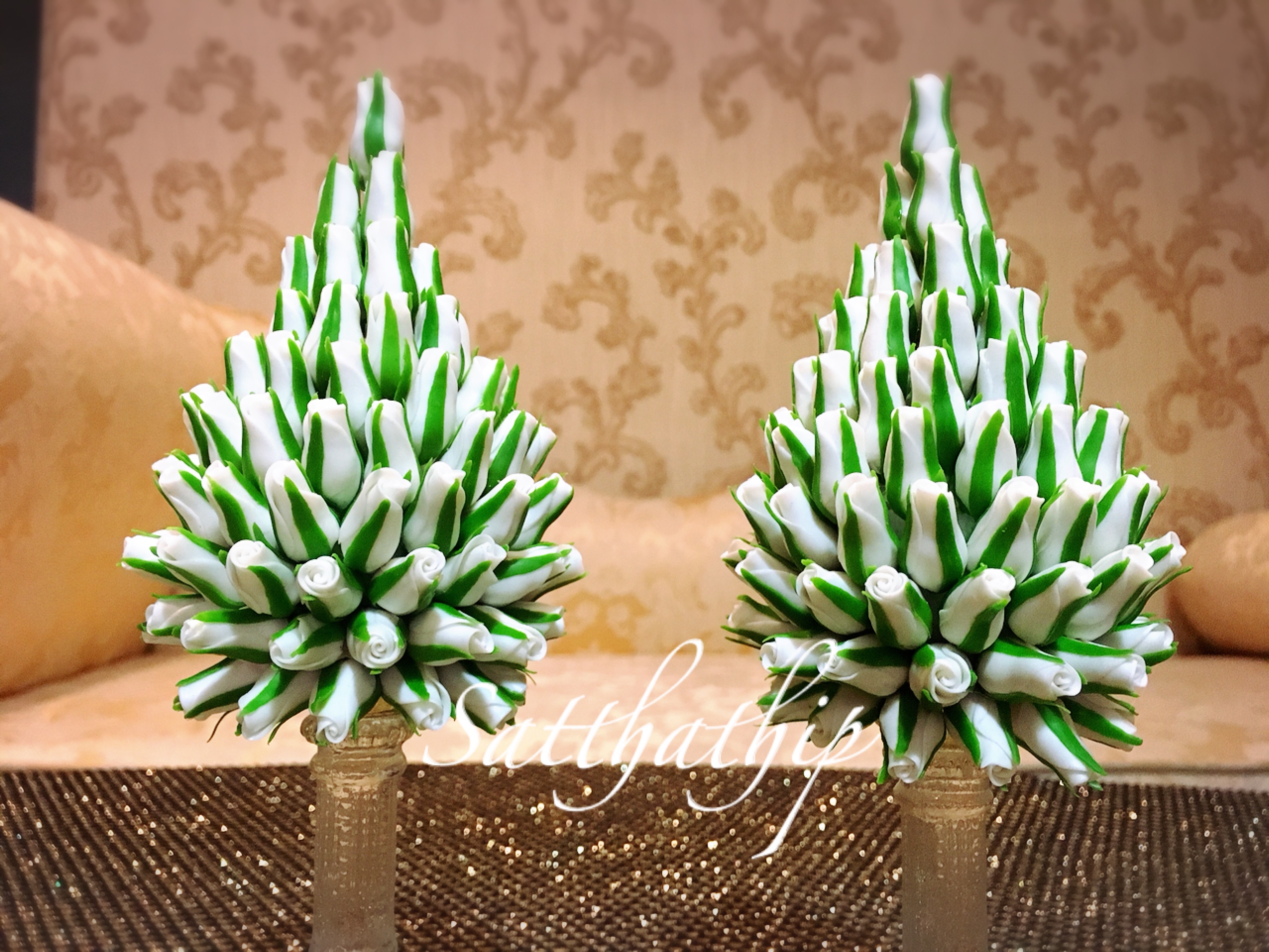 พานพุ่มดอกกุหลาบ ประดิษฐ์จากดิน [3 นิ้ว 1,250 บาท/คู่]