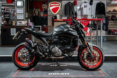 ท่อคู่ Racing termignoni สำหรับ Monster 937 ducati performance ท่อดำปากคาร์บอน พร้อมคอกลาง แทนที่แคต (For Exhibition only)