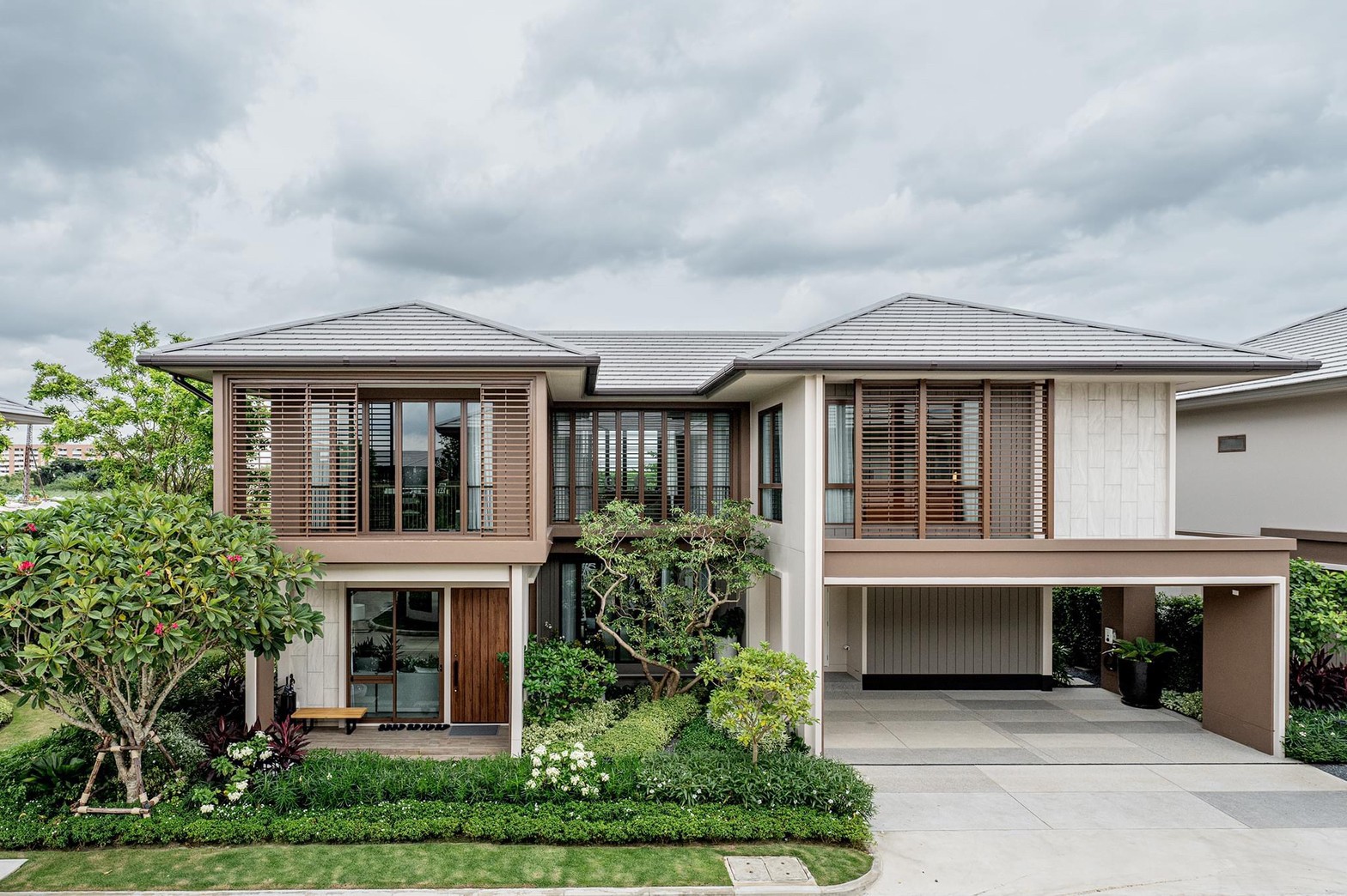 Baan Burasiri Krungthep Kreetha Selling