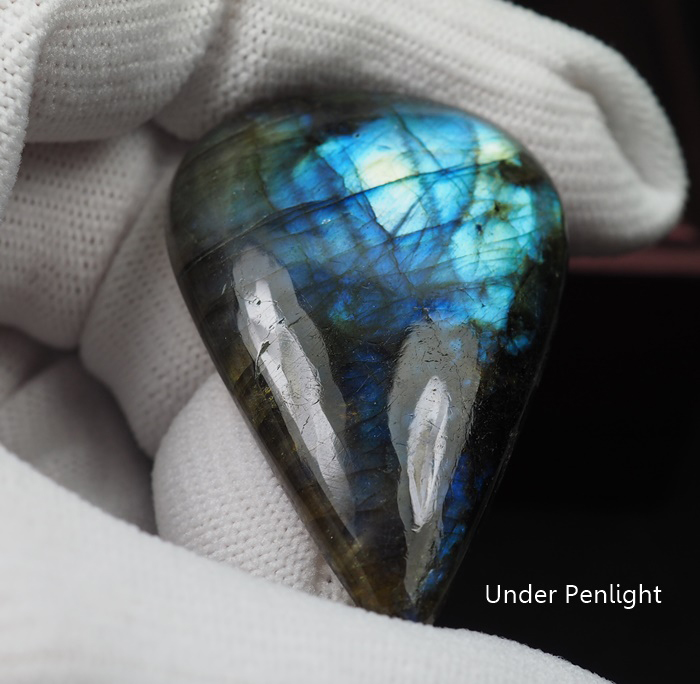 พลอยลาบราโดไรท์ (Labradorite) 80.15 กะรัตขนาดใหญ่