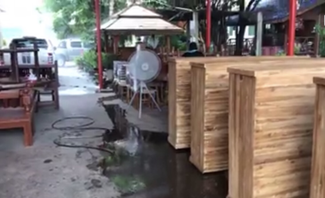 ( รหัส A3-รบ.60 ) ศาลา ไม้สัก พิงหลังตั้ง คา2ชั้นสี / ขนาด 2x2x3 เมตร เพิ่มระเบียงหน้่า 60 ซม.