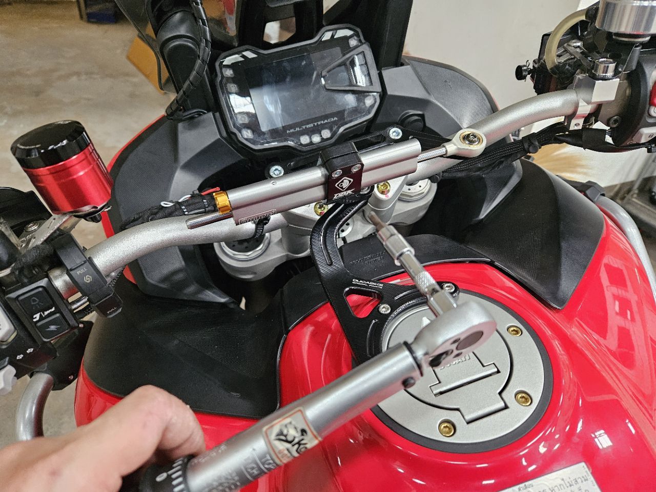 ขาจับกันสะบัด Ducabike สำหรับ Multi Strada 1200, 950, 1260 V2 กันสะบัด Ohlins