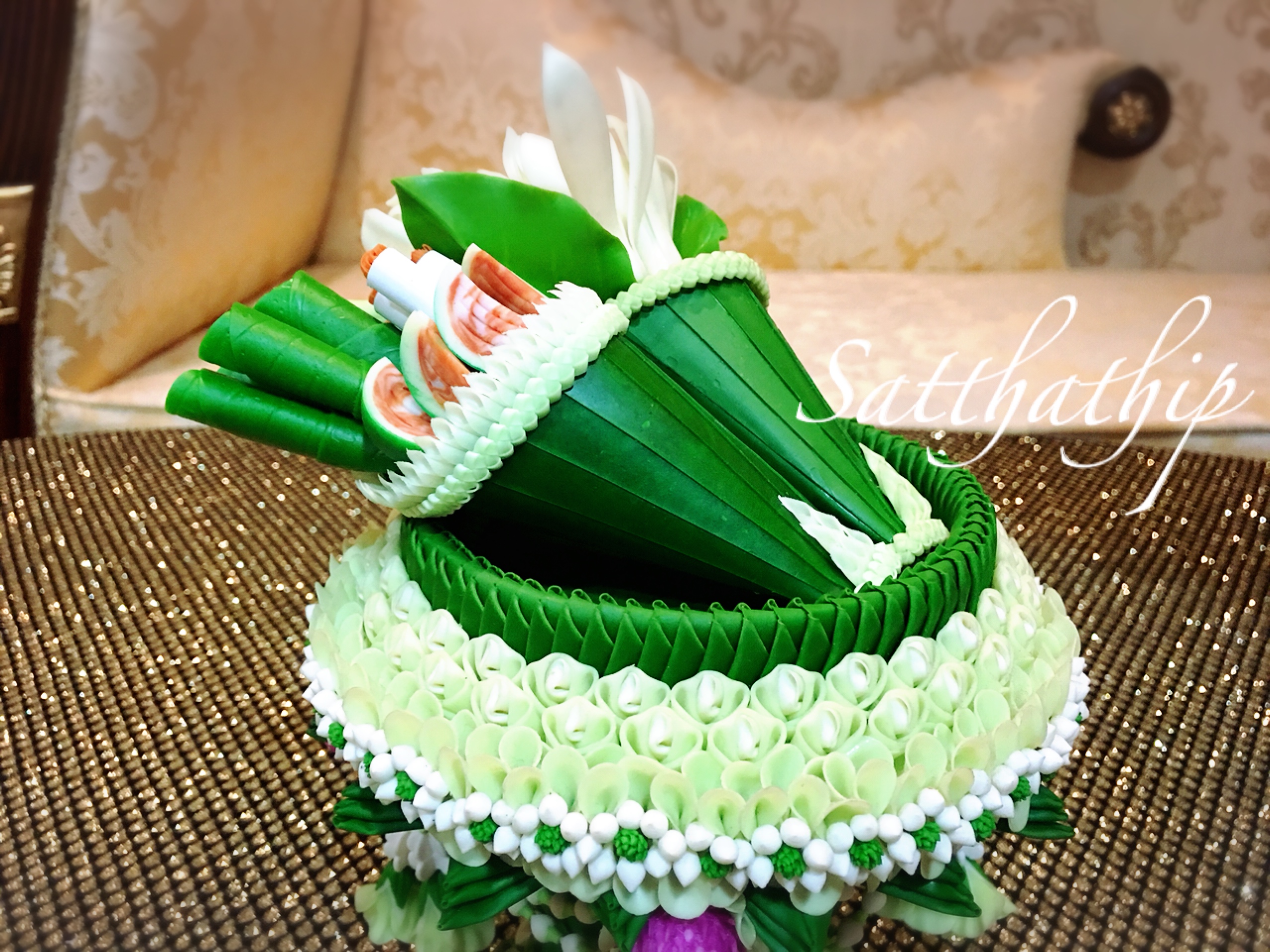 ชุดกรวยเชี่ยนหมากพลู บุหรี่ ดอกไม้ บนพาน ประดิษฐ์จากดิน - Betel