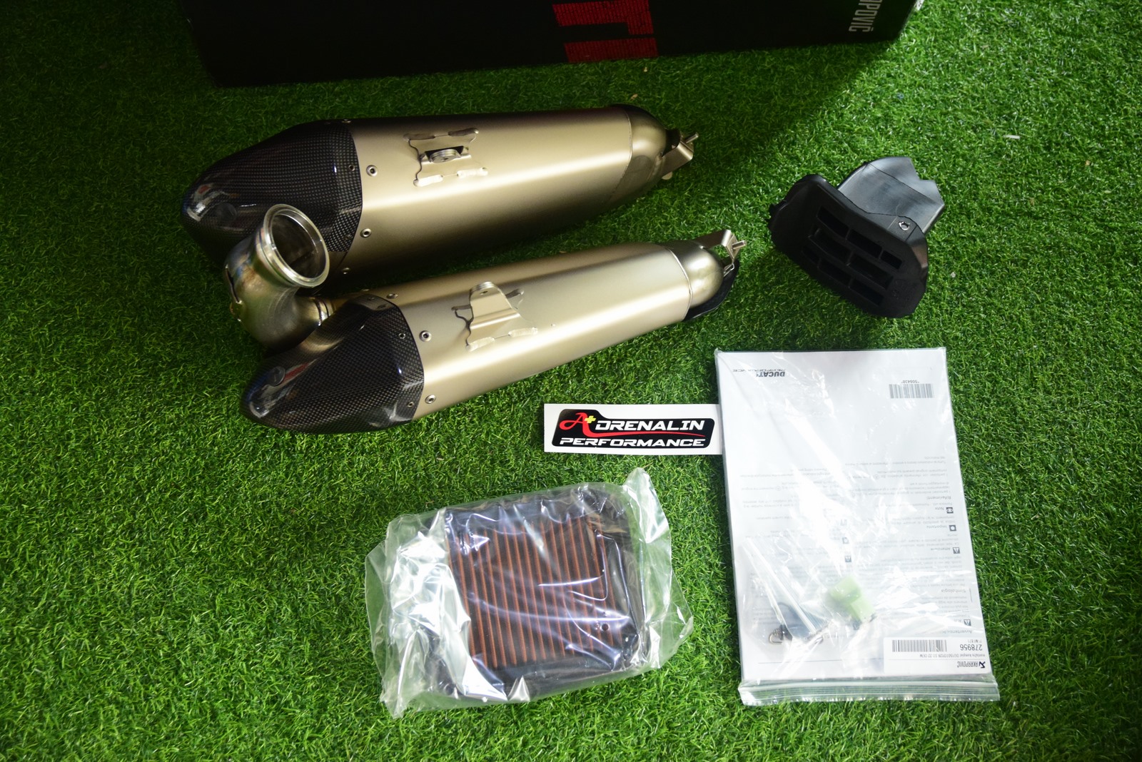 ท่อ Akrapovic สลิปออน สำหรับ Panigale V2 (For Exhibition only)