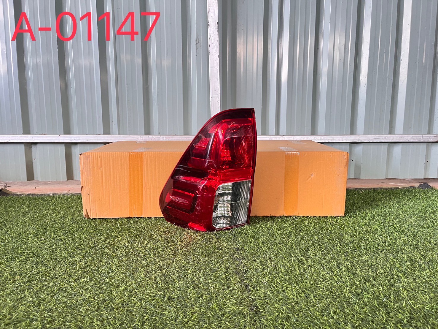 ไฟท้าย L Toyota Revo 2015-19 แท้ถอด (มีรอยตำหนิ)