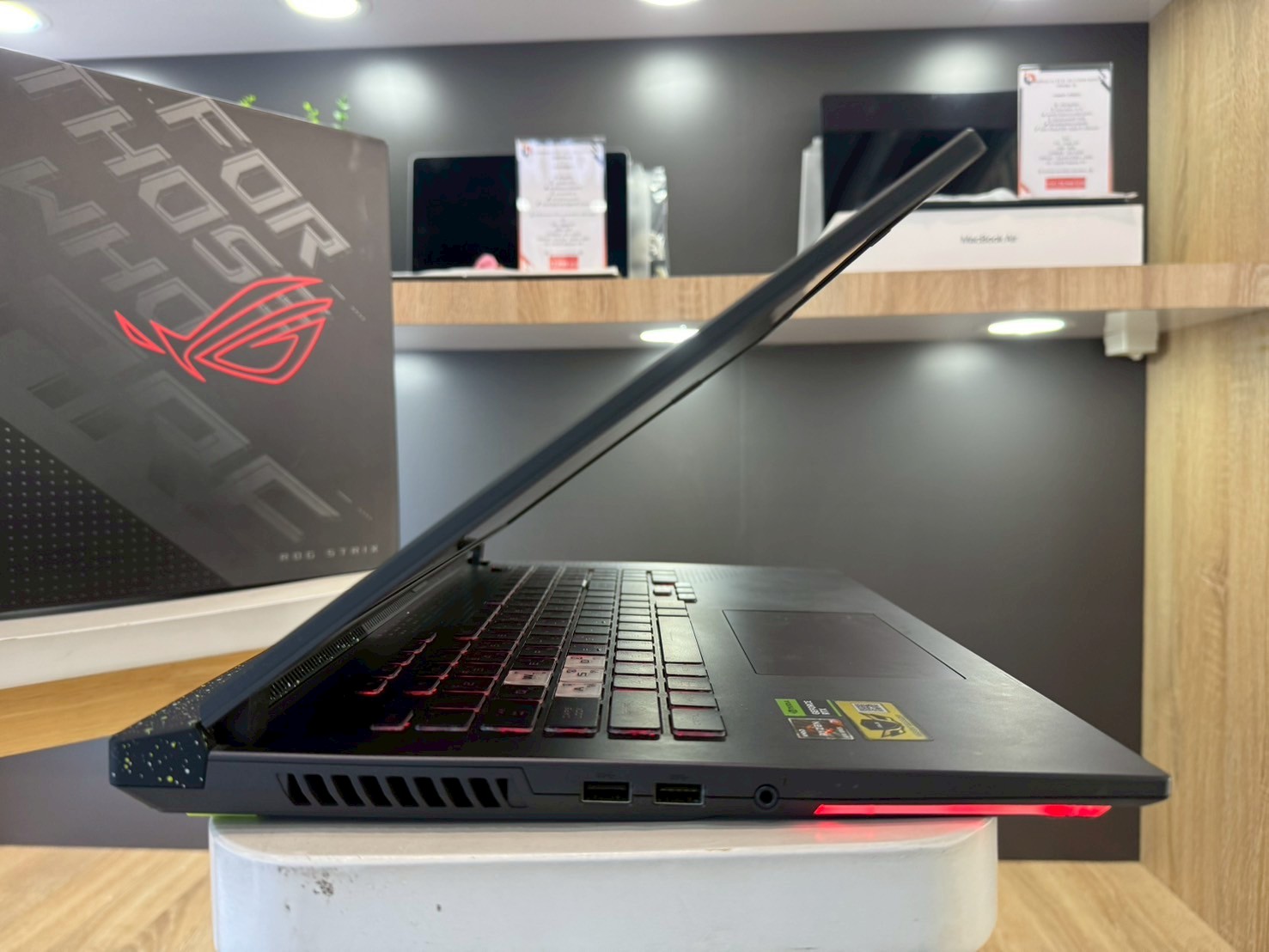 Asus ROG STRIX G17 G713RC-HX032W (ECLIPSE GRAY)