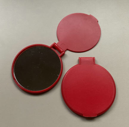 กระจกพกพา,กระจก,กระจกสกรีนโลโก้,ราคาถูก,ขั้นต่ำ5,000ชิ้น,ขนาด7.0x6.3x0.5cm