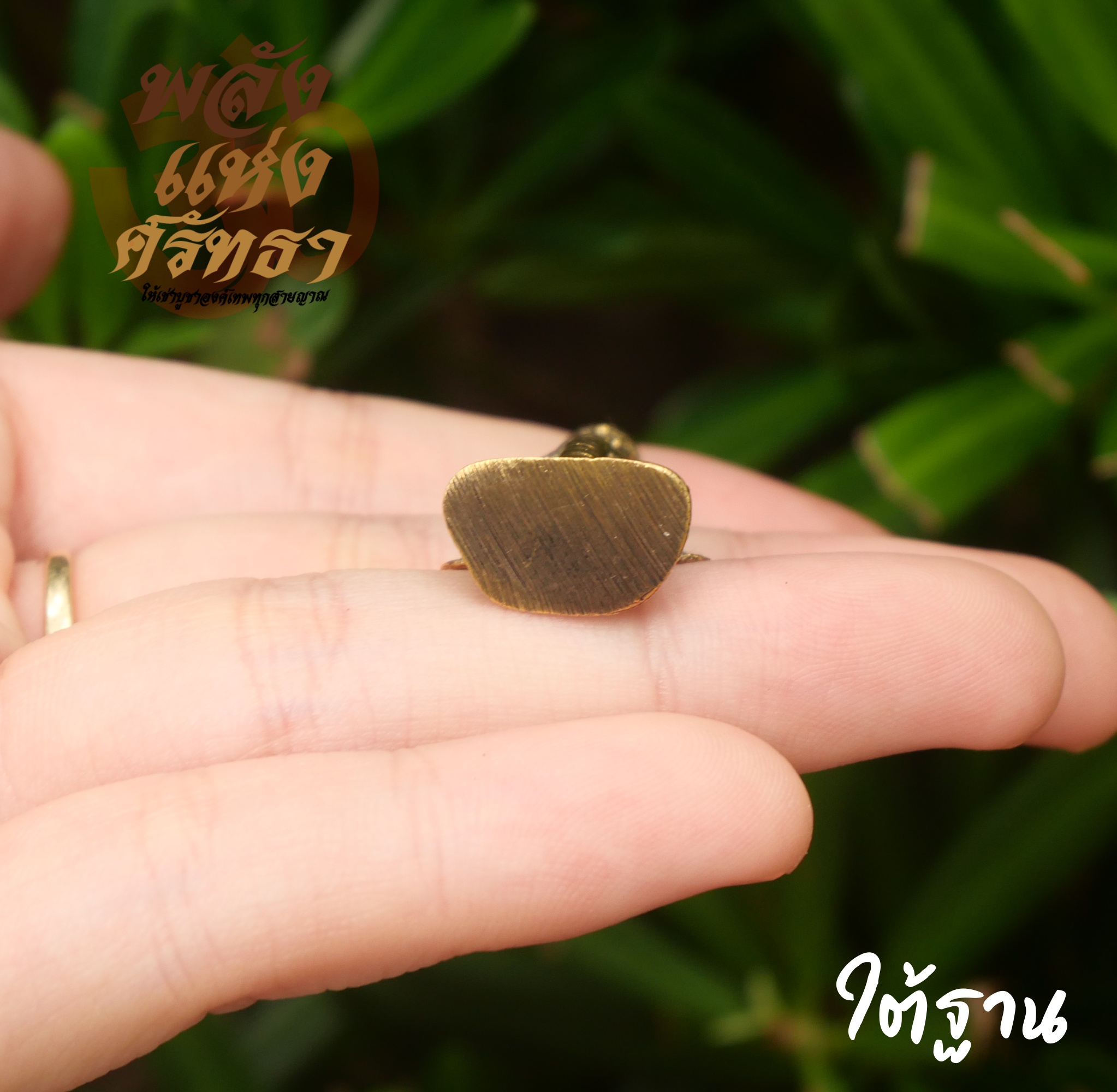 ท้าวเวสสุวรรณ อธิบดีอสูรผู้มั่งคั่งด้วยทรัพย์สมบัติ เนื้อทองเหลือง องค์ลอย ขนาด 1.5 นิ้ว