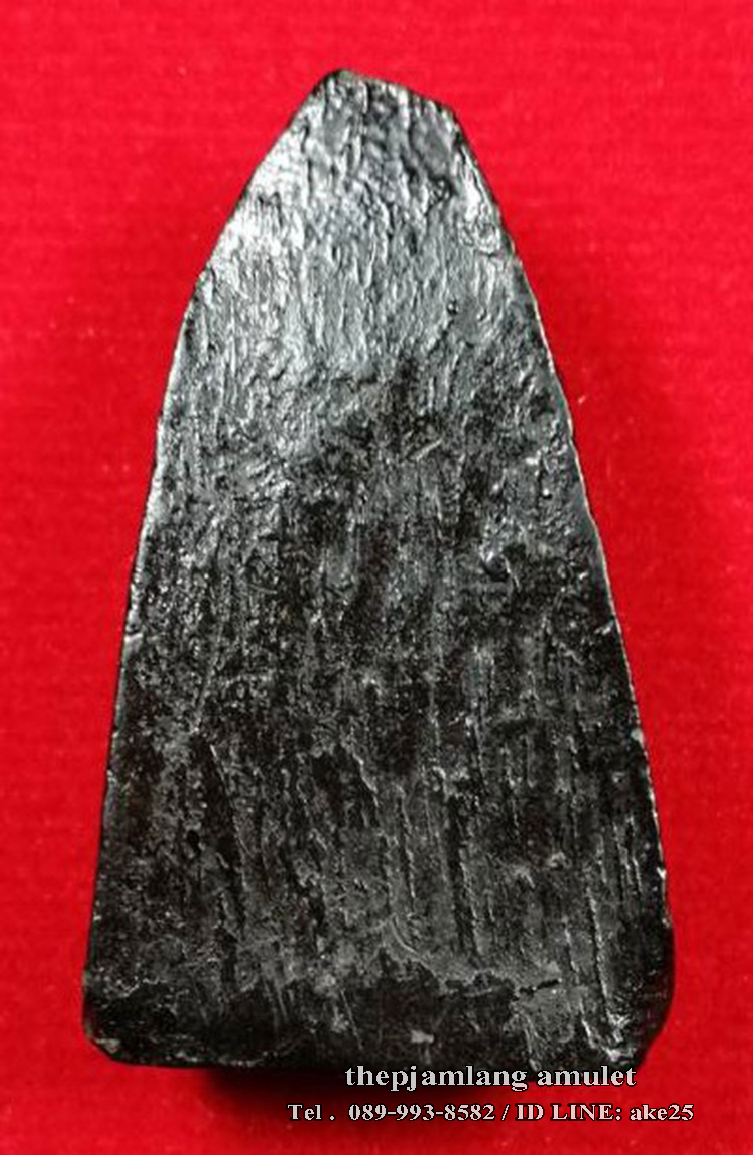 หลวงปู่ทวด หลวงปู่ทาบ วัดกระบกขึ้นผึ้ง ระยอง เนื้อผงดำผสมสีผึ้ง หลังกาบหมาก ปี 2505