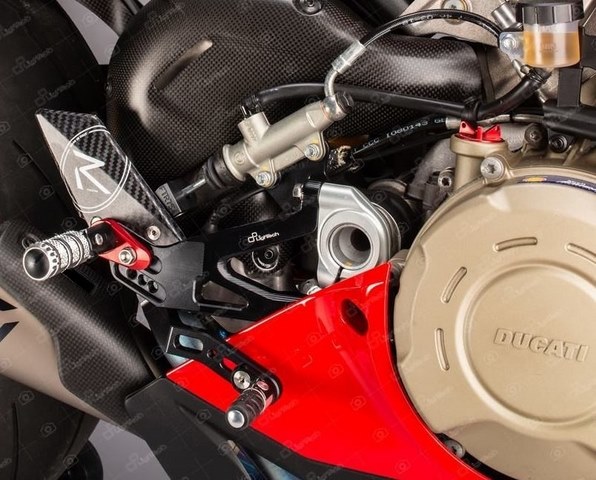 ชุดเกียร์ Lightech ( Adjustable Rearsets) สำหรับ Street fighter V4