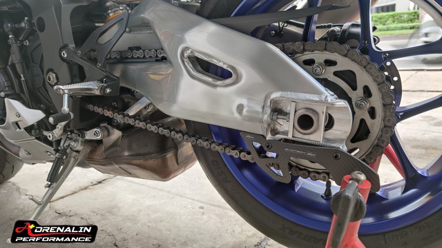 ขายกแสตนด์คาร์บอน Evotech ทรง GP สำหรับ R1 2015+