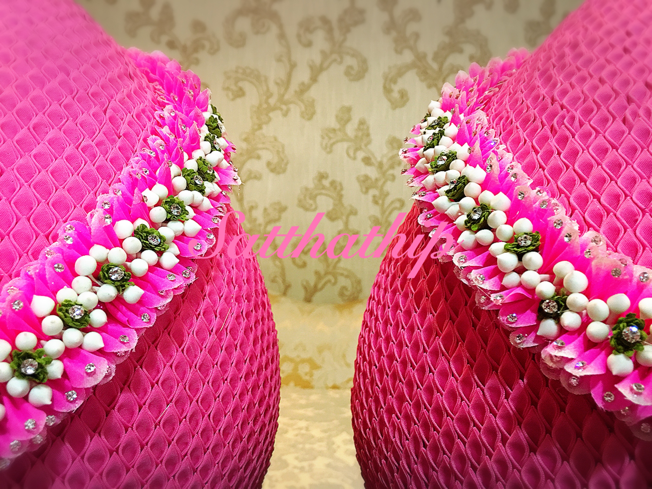 พานพุ่มผ้า สีชมพู ประดับคริสตัล - พานพุ่ม สีชมพู ประดับคริสตัล - พานพุ่มสักการะ สีชมพู ประดับคริสตัล - Phan bush