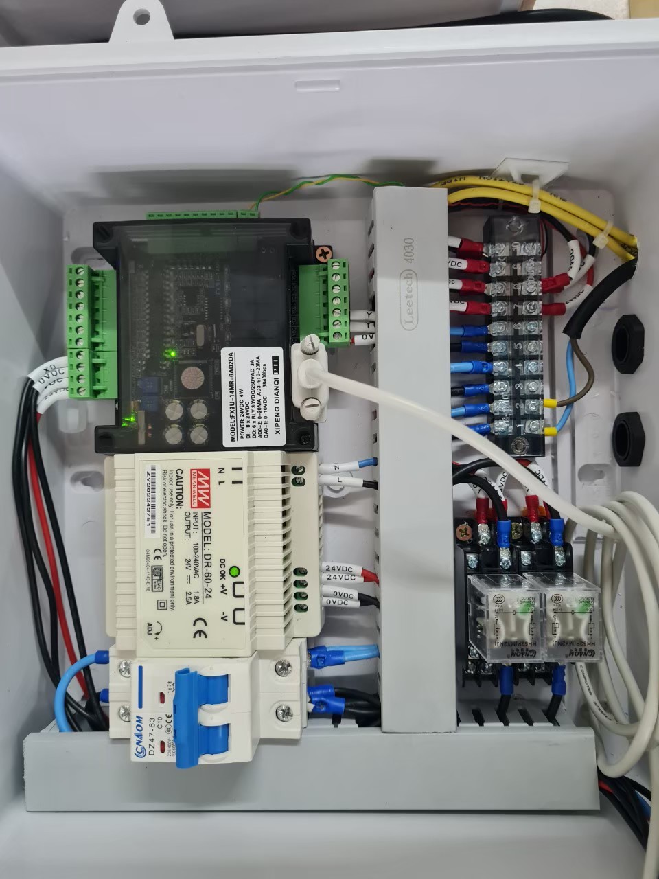 ตู้ควบคุม PLC HMI อ่านค่าสภาพแวดล้อม ขนาดเล็ก x SMC