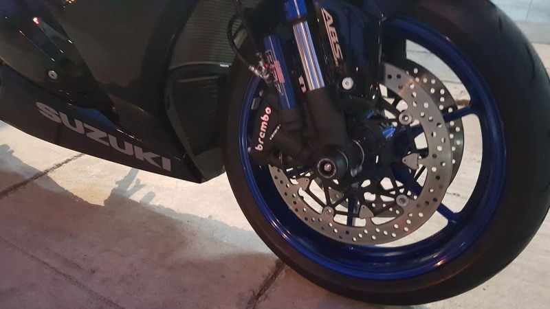 Evotech กันล้มล้อหน้า (FRONT FORK SPINDLE) สำหรับ GSXR1000 L7