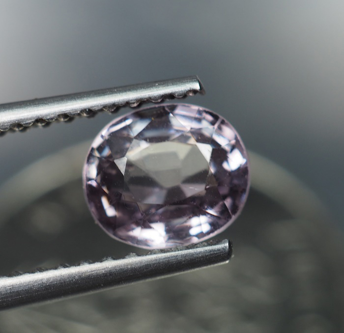 พลอยสปิเนล (Spinel) 1.10 กะรัตสีม่วง