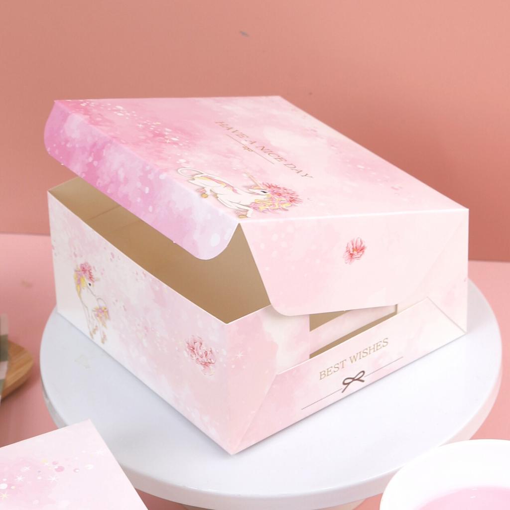 กล่อง Snack Box เล็ก ลาย Pink Star Unicorn ห่อ 20 ใบขนาด กว้าง12.7 x ยาว12.7 x สูง6.5 ซม. (09-9026)