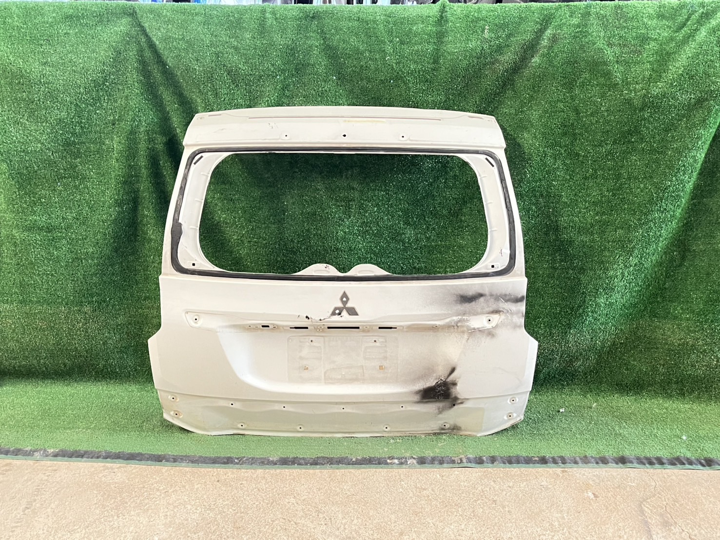 ฝาปิดท้าย Mitsubishi Pajero Sport3