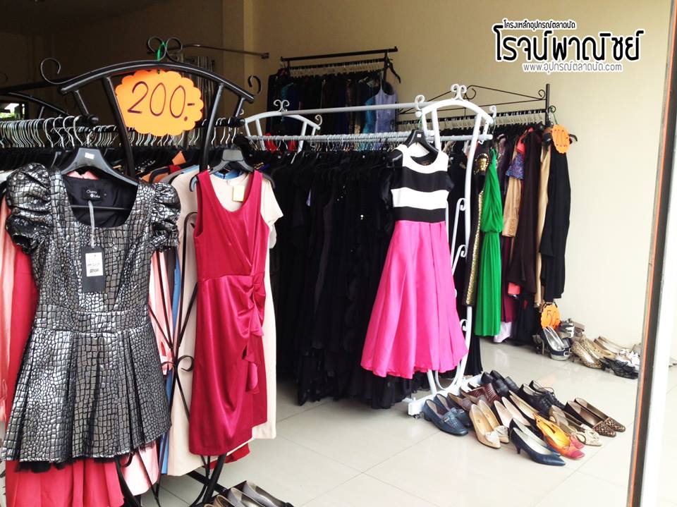 ราวแจกันคู่