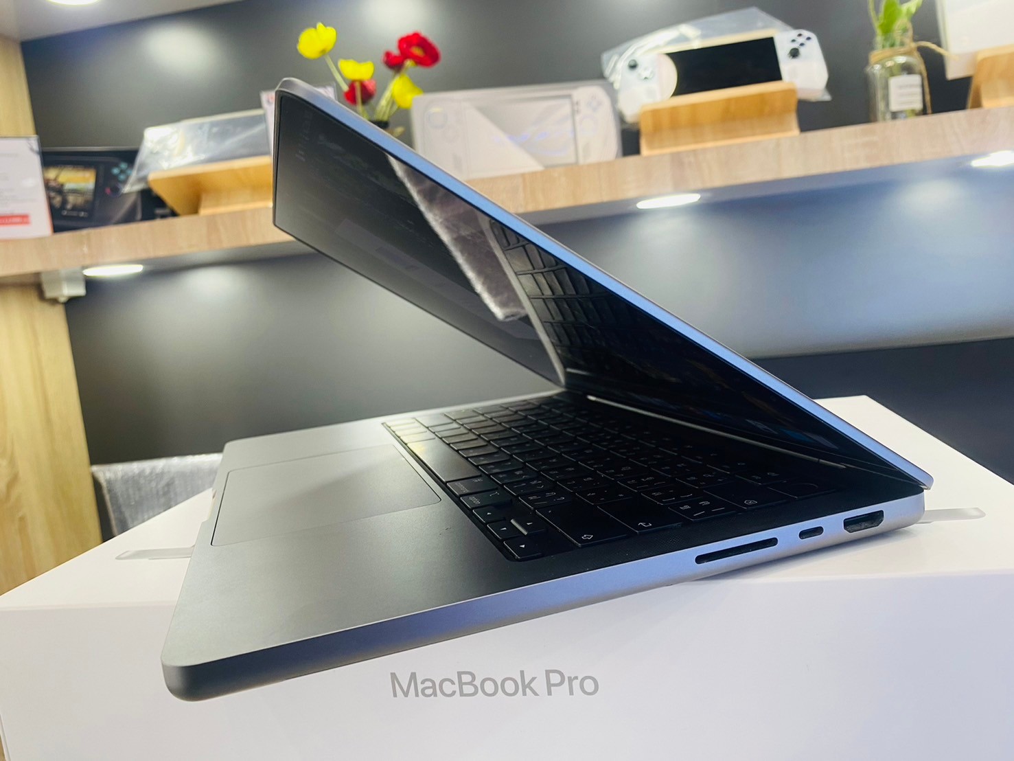 MacBook Pro 14-inch M2 Pro 16GB/512GB สี Space Gray (ปี 2023)