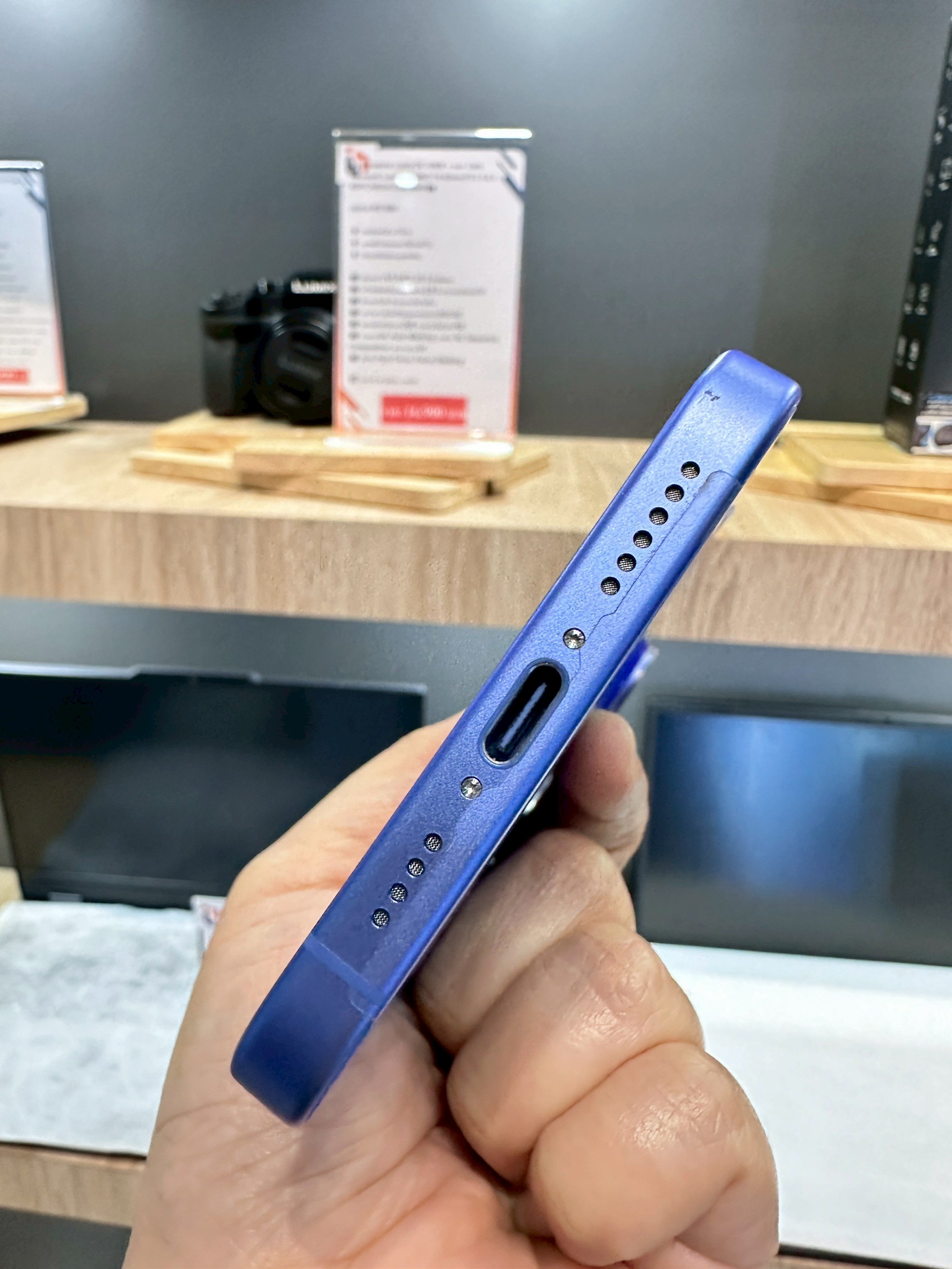 iPhone 16 Plus 128GB Ultramarine