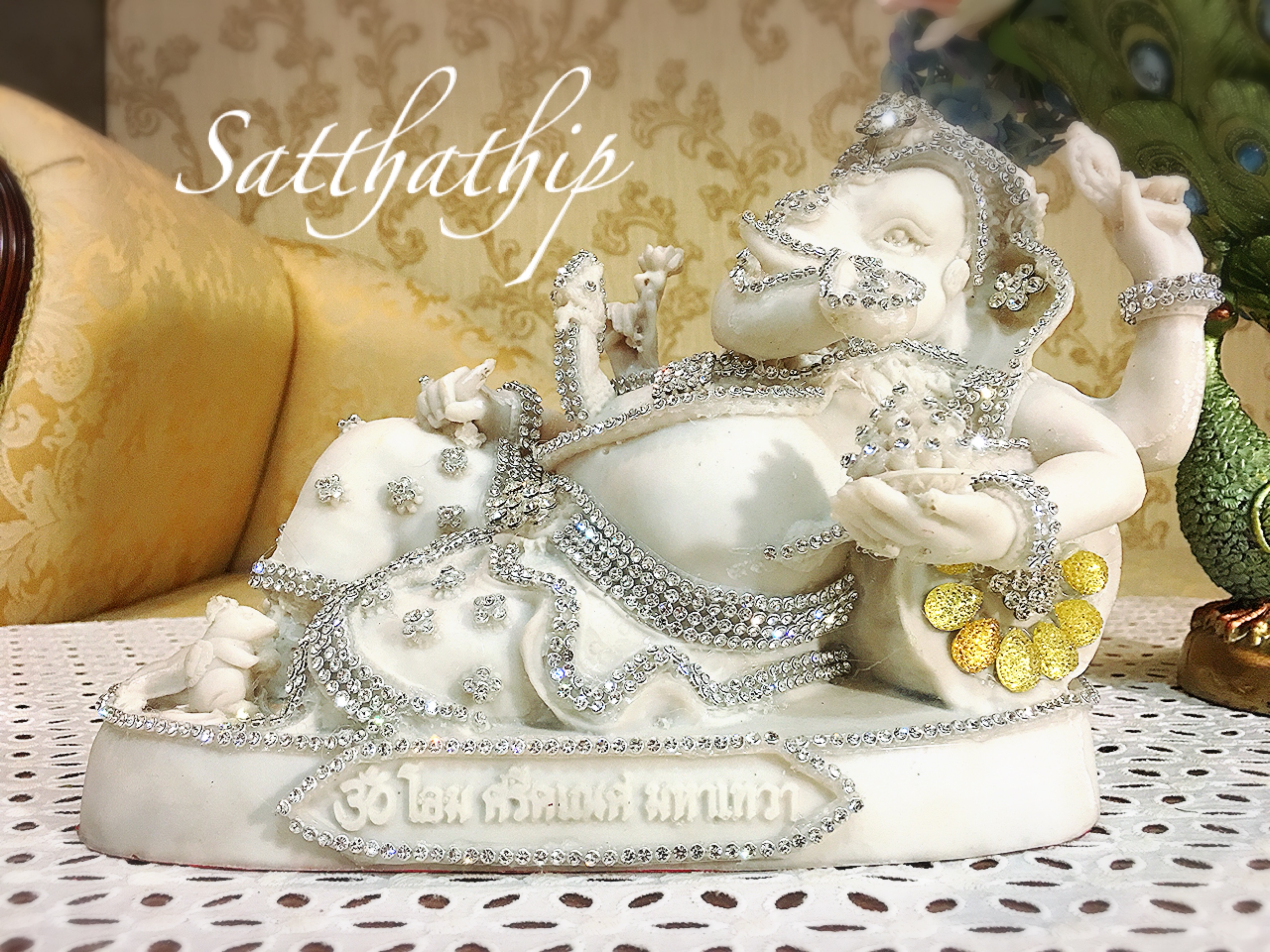 พระพิฆเนศ ปางเสวยสุข (เรซิ่น แต่งองค์) - Ganesha: Lord of Success