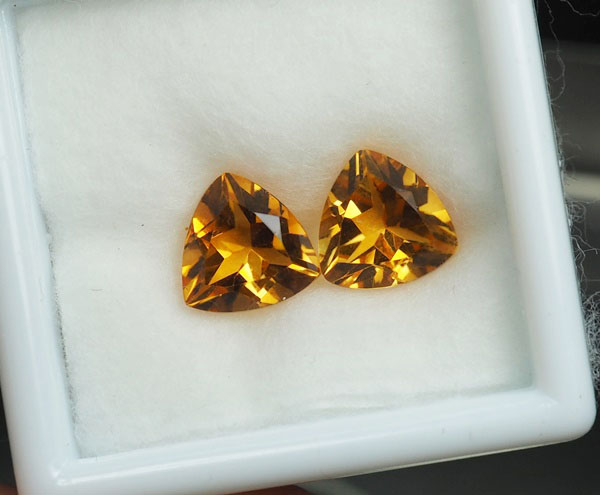 พลอยซิทริน (Citrine) 2.25 กะรัต 2 ชิ้นสีเหลืองส้ม