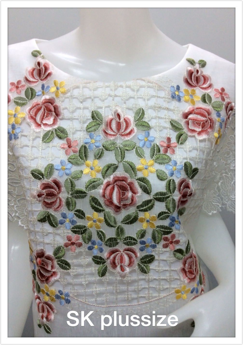 เสื้อลินิน คอปาด แต่งผ้าแก้วปักฉลุ แขนลูกไม้ สีขาว รอบอก 46 นิ้ว