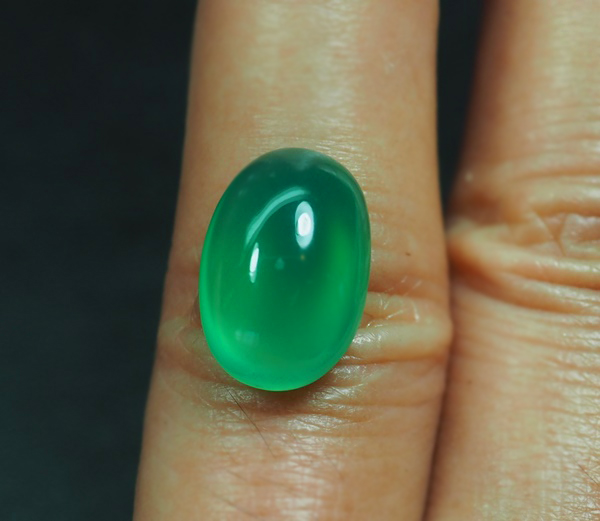 คาลซิโดนีสีเขียว (Green Chalcedony) 6.35 กะรัต