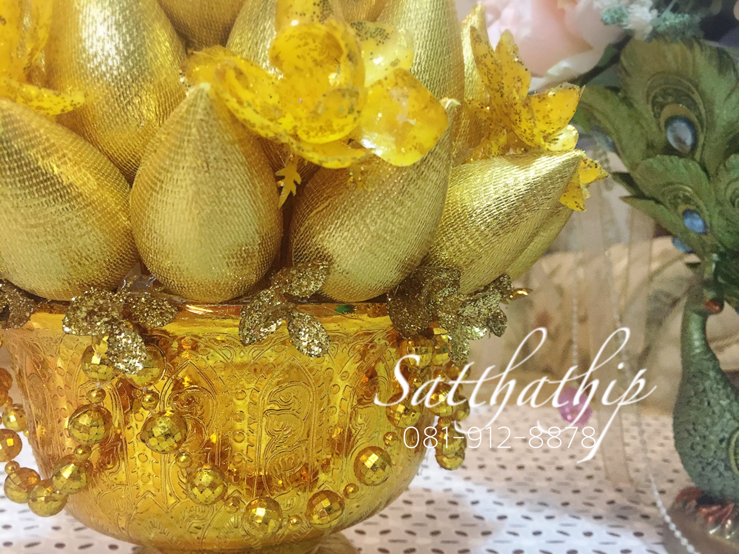 พานพุ่มดอกบัวเงินทอง